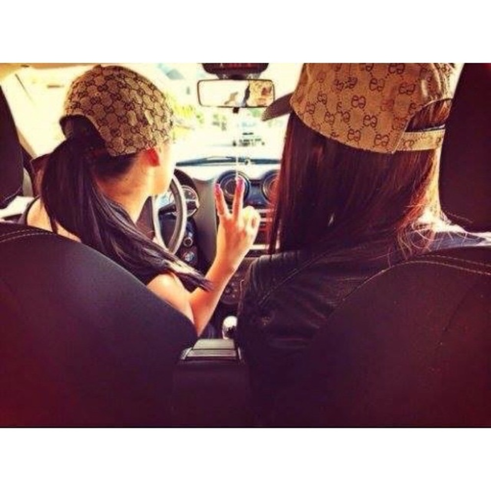 Meet your Posher, Nora